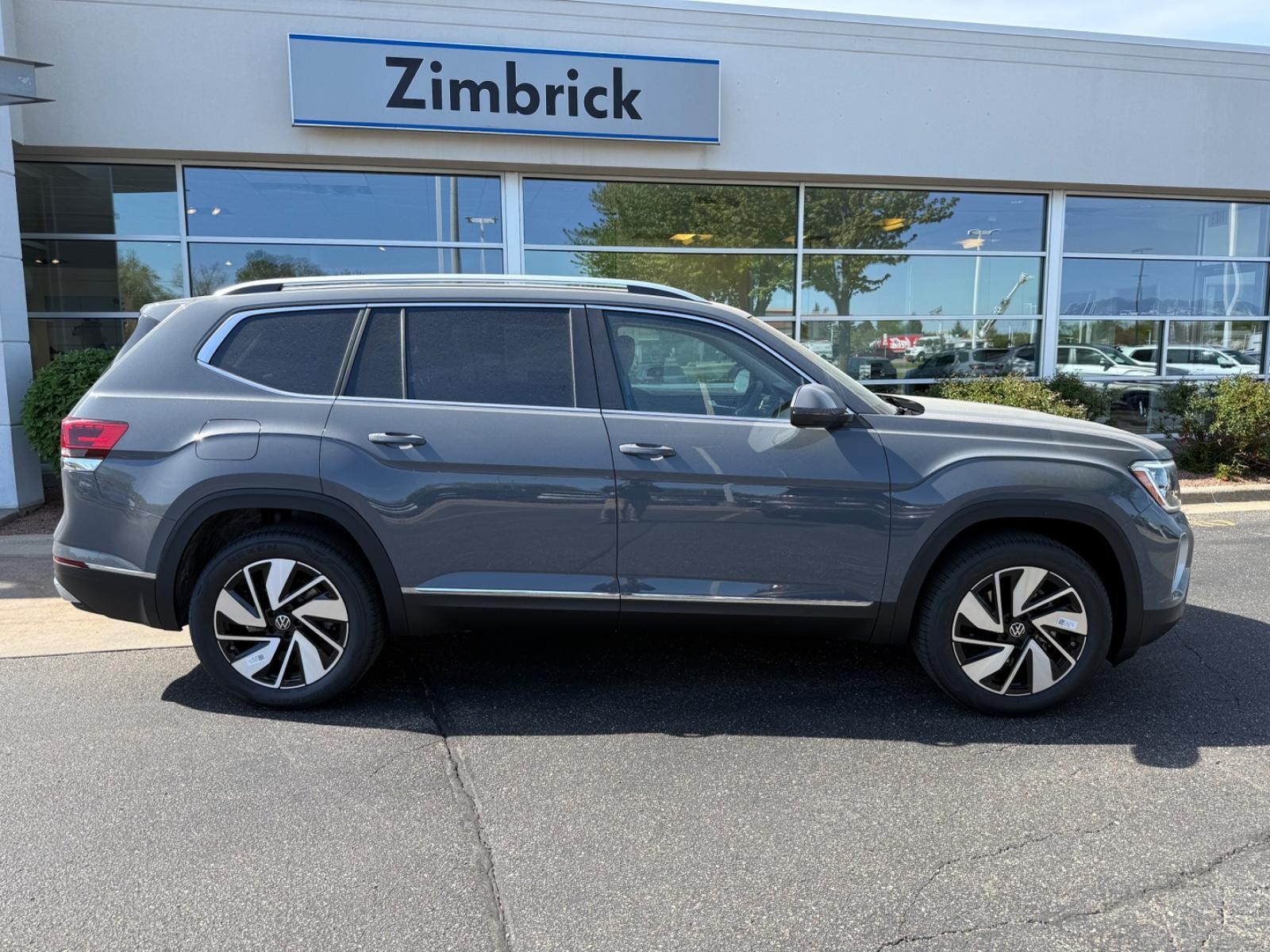 Volkswagen Atlas Vehicle Image 02
