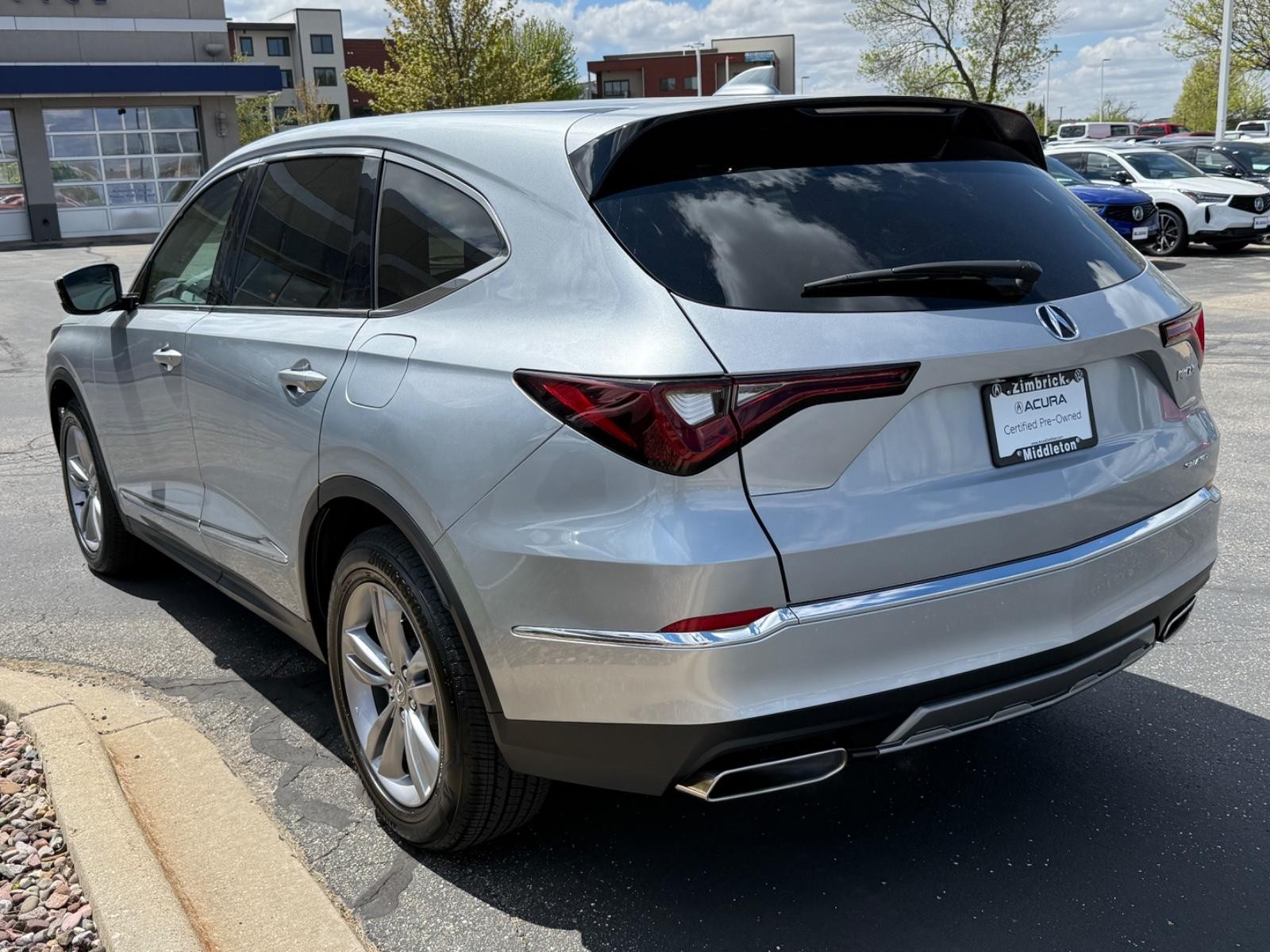 Acura MDX Vehicle Full-screen Gallery Image 06