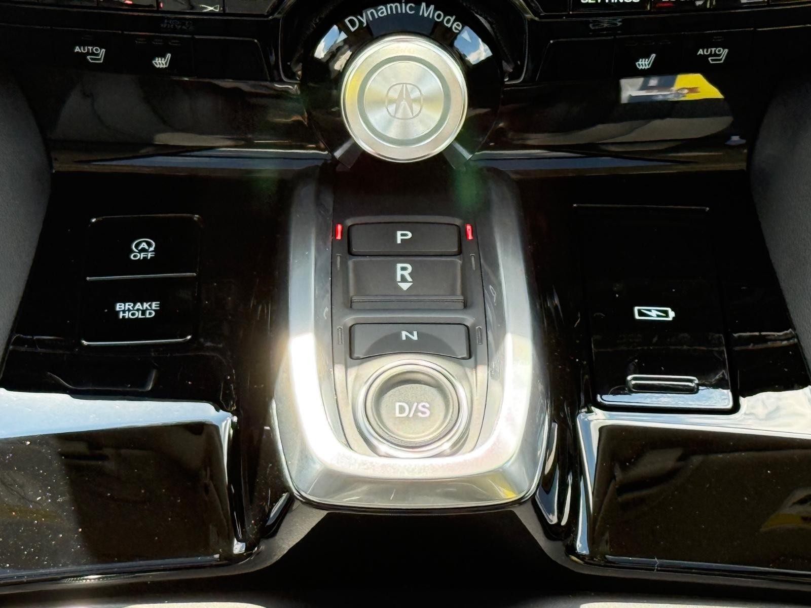 Acura MDX Vehicle Full-screen Gallery Image 13
