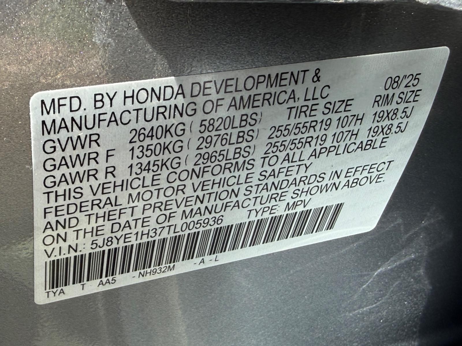 Acura MDX Vehicle Full-screen Gallery Image 24