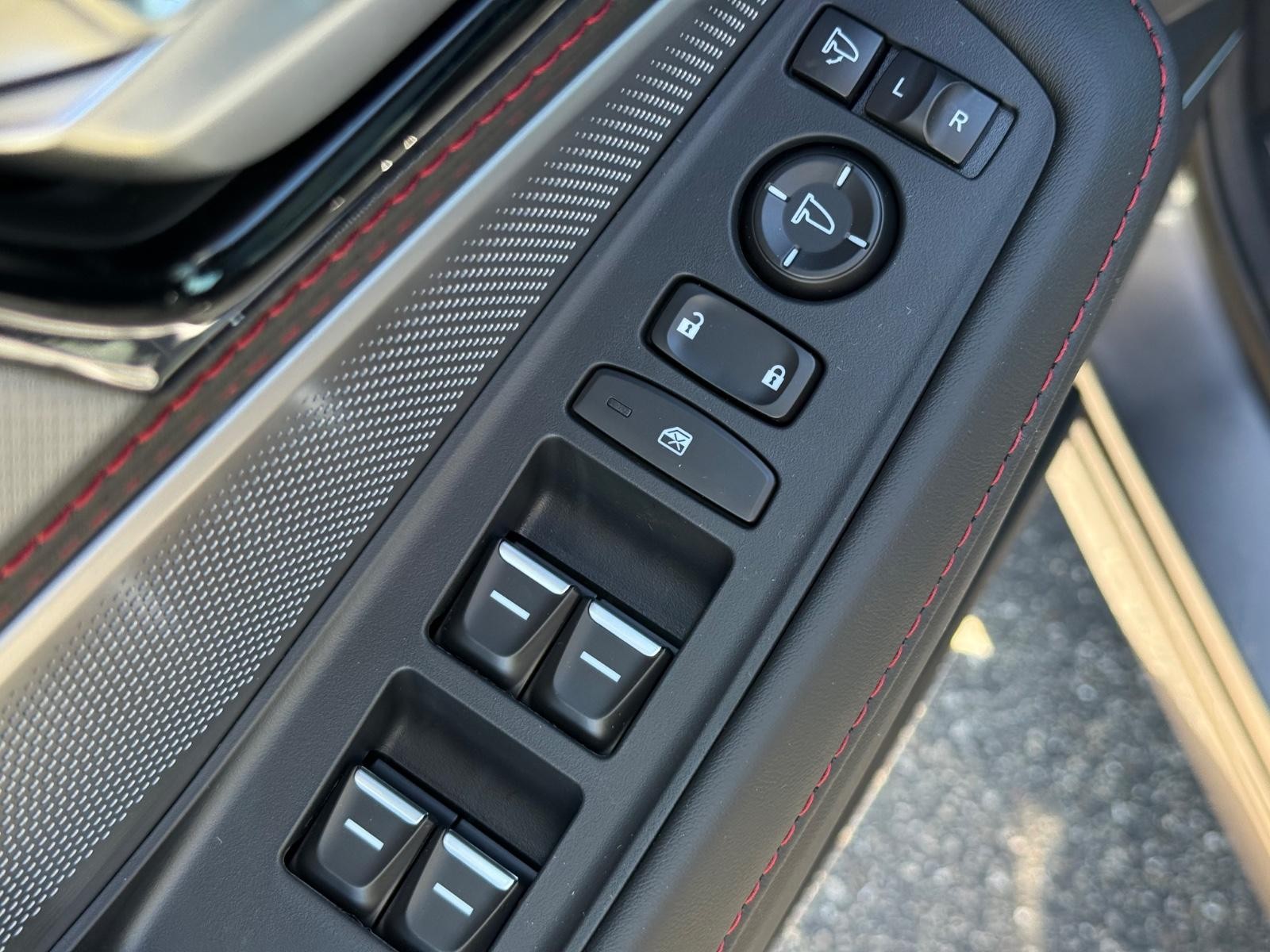 Acura MDX Vehicle Image 16