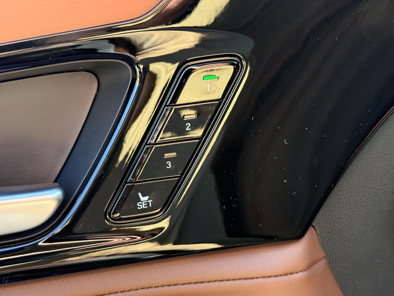 Acura MDX Vehicle Image 11