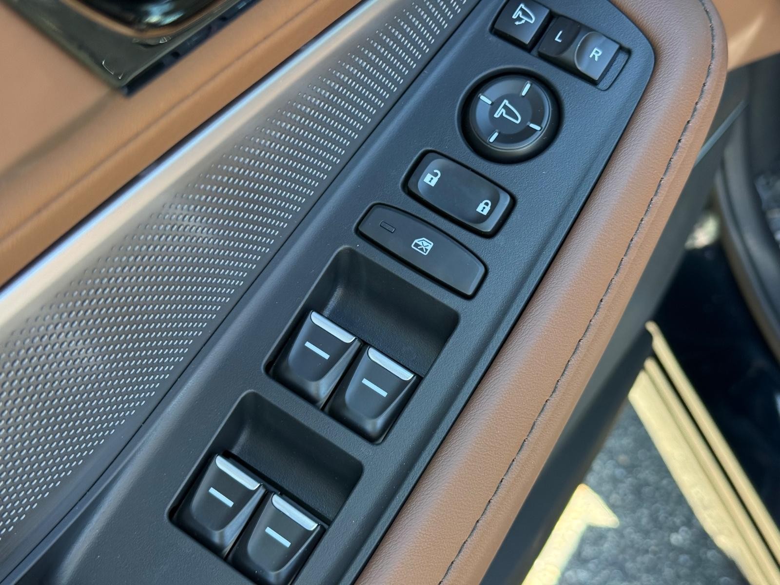 Acura MDX Vehicle Image 16