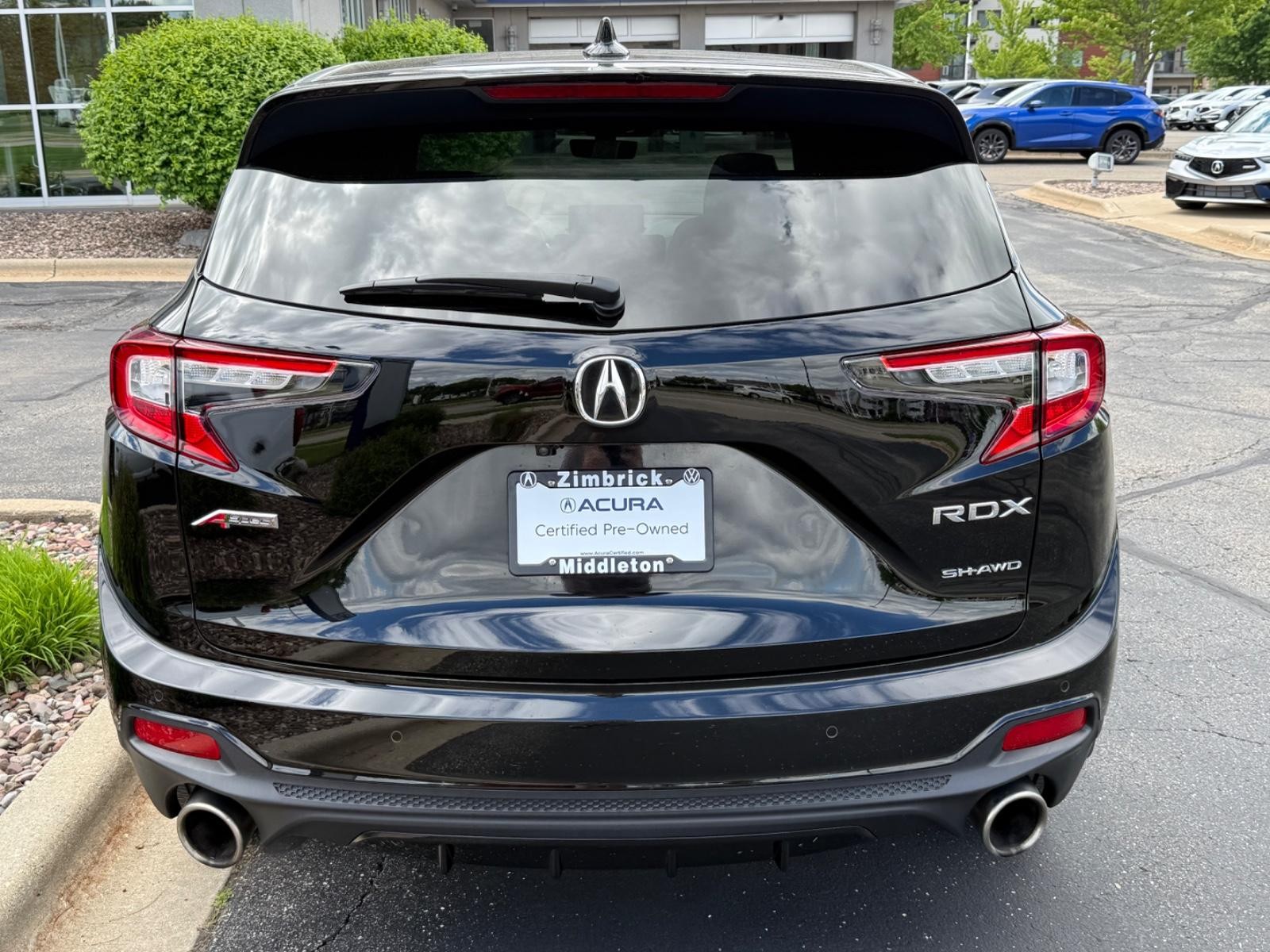 Acura RDX Vehicle Full-screen Gallery Image 04