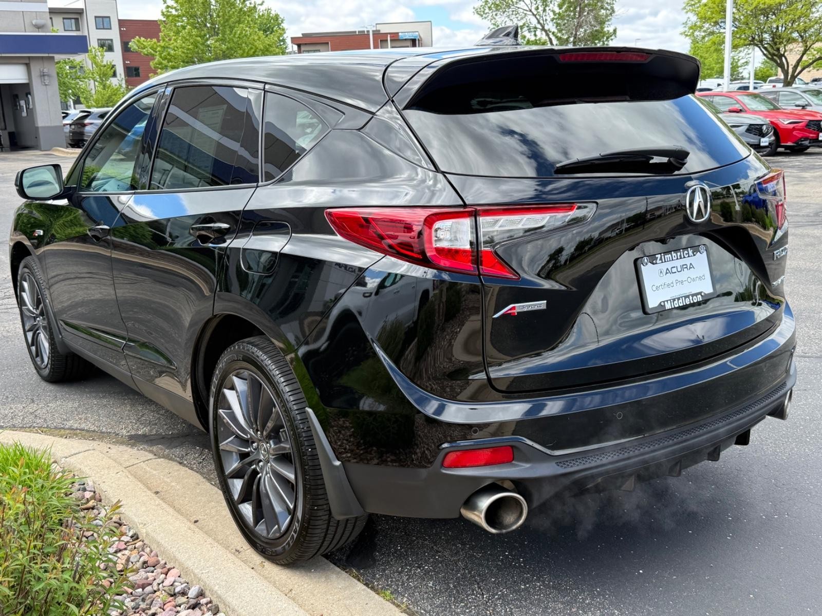 Acura RDX Vehicle Full-screen Gallery Image 06