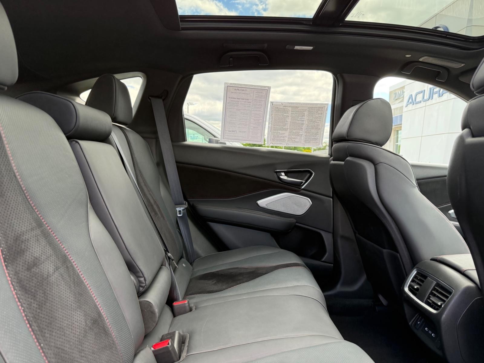 Acura RDX Vehicle Full-screen Gallery Image 10