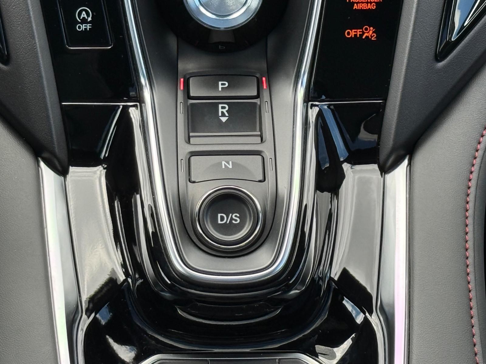 Acura RDX Vehicle Full-screen Gallery Image 13