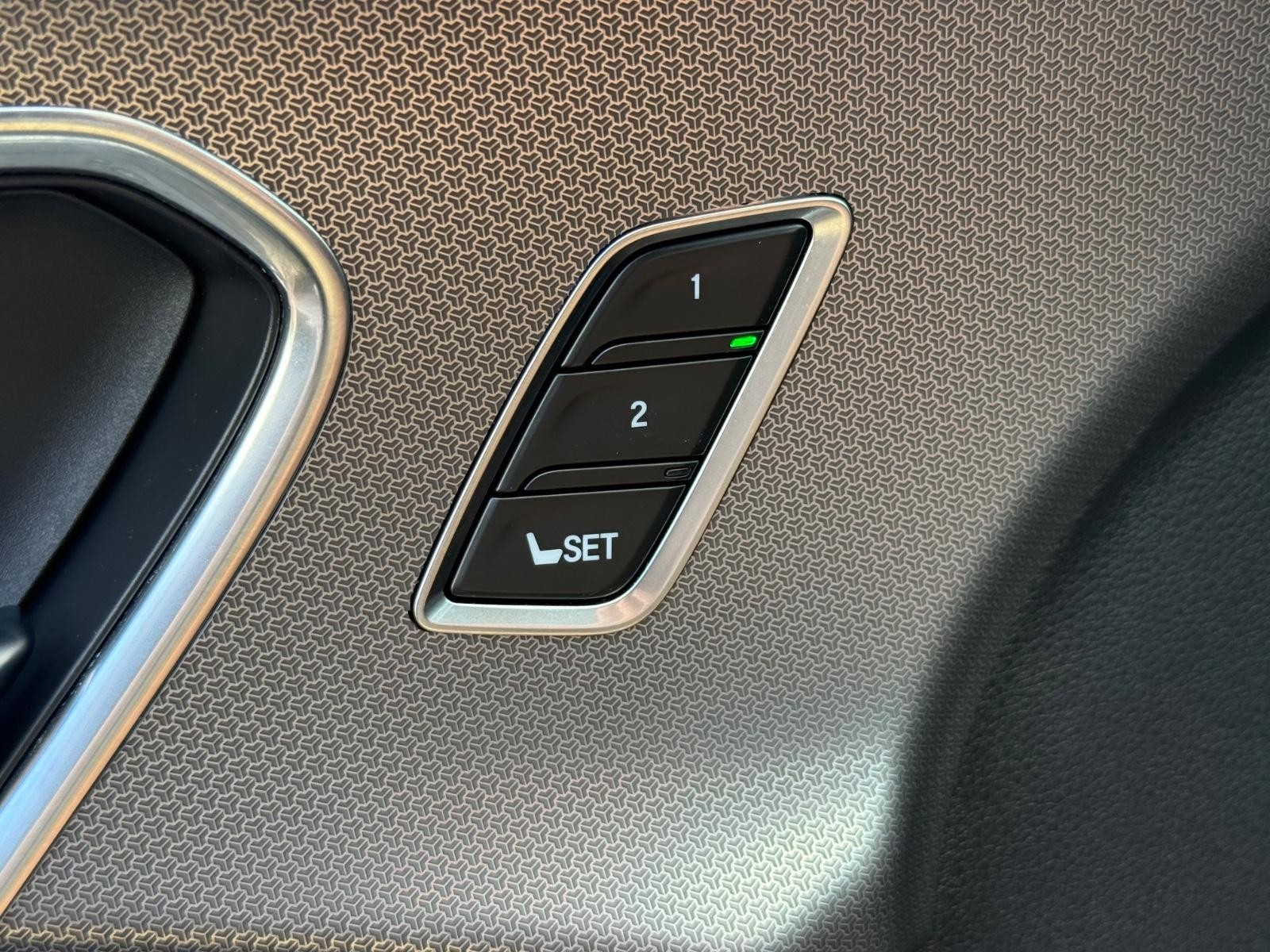 Acura RDX Vehicle Full-screen Gallery Image 16