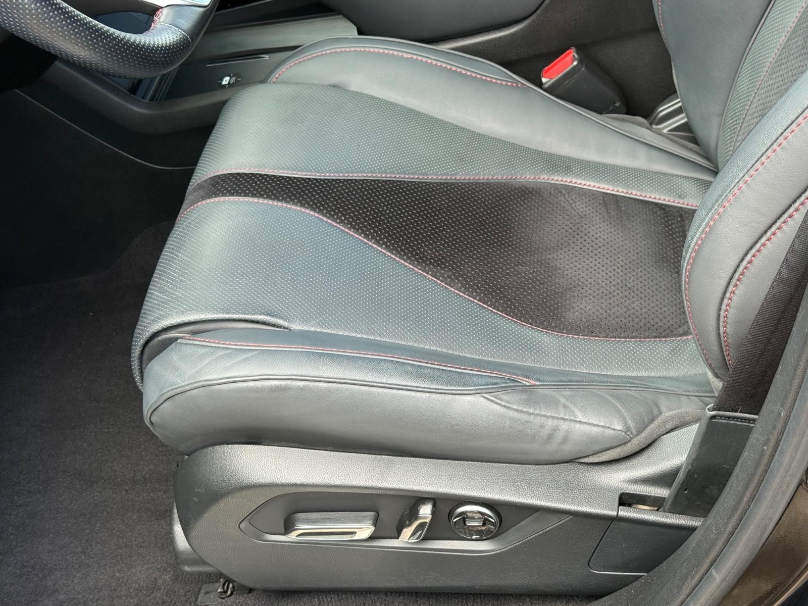 Acura RDX Vehicle Full-screen Gallery Image 23