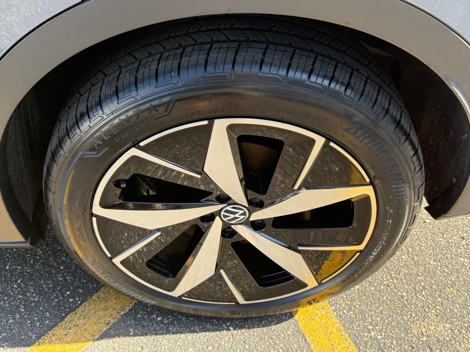 Volkswagen ID.4 Vehicle Image 07