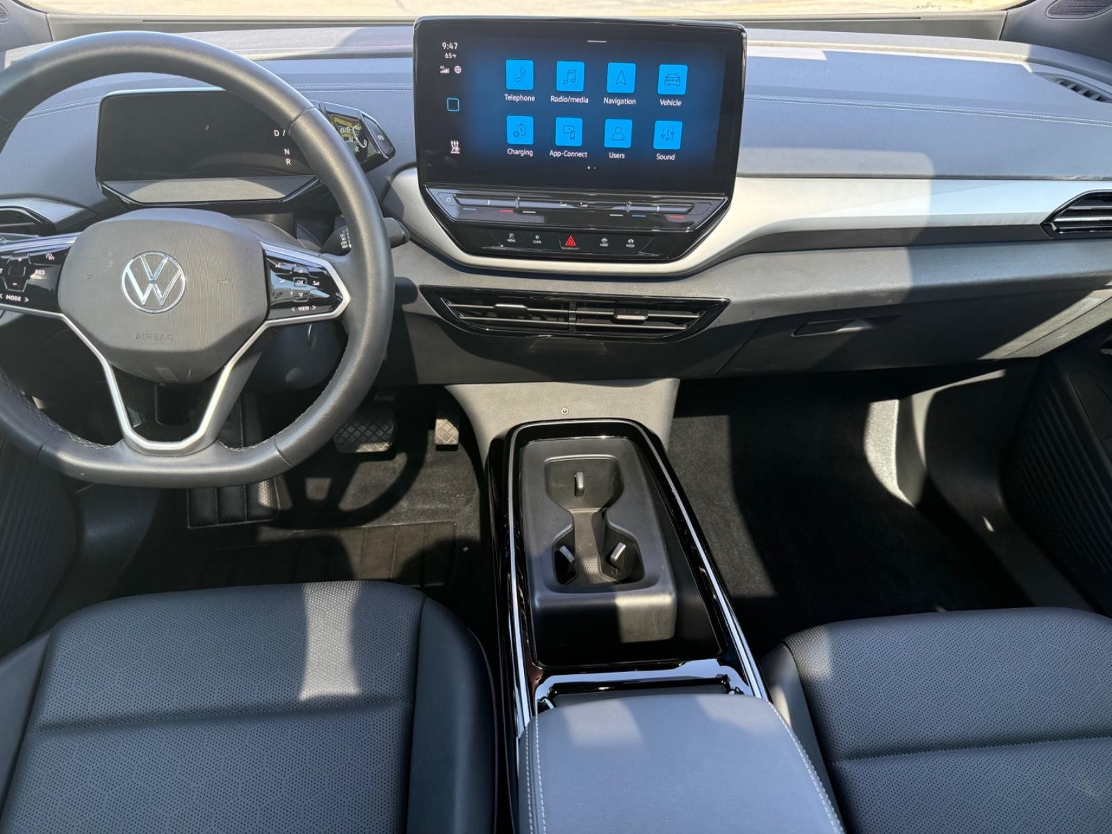 Volkswagen ID.4 Vehicle Image 11