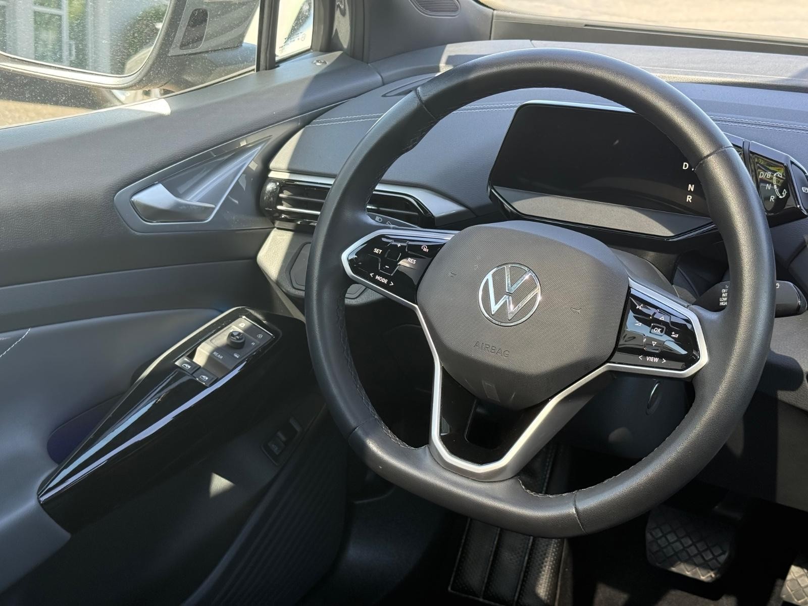Volkswagen ID.4 Vehicle Image 13