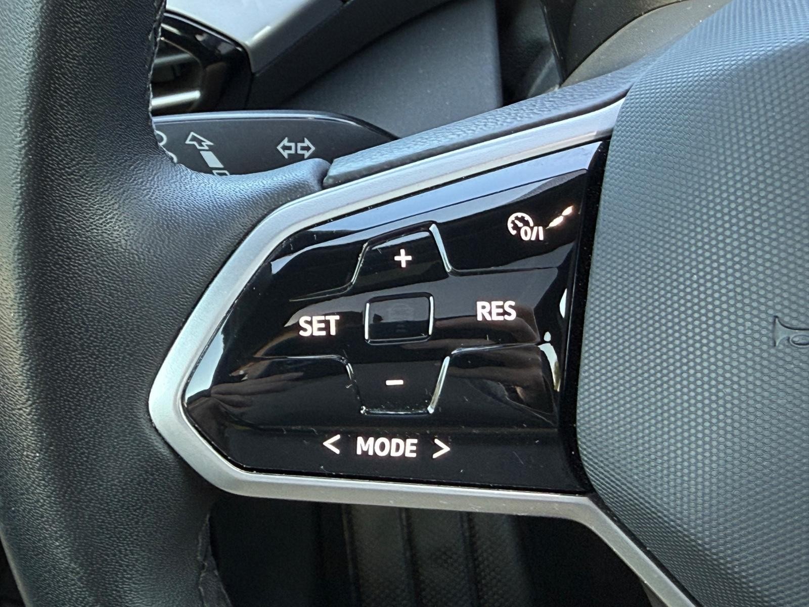 Volkswagen ID.4 Vehicle Image 15