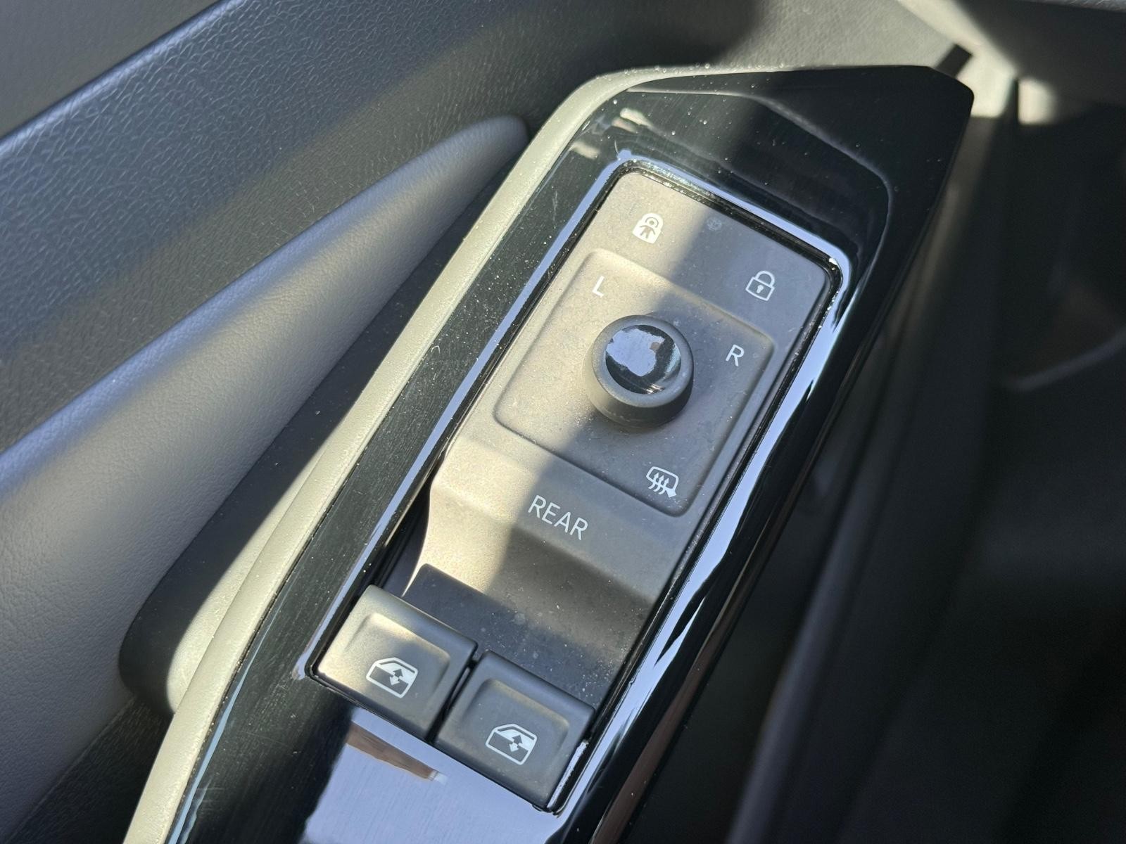 Volkswagen ID.4 Vehicle Image 20
