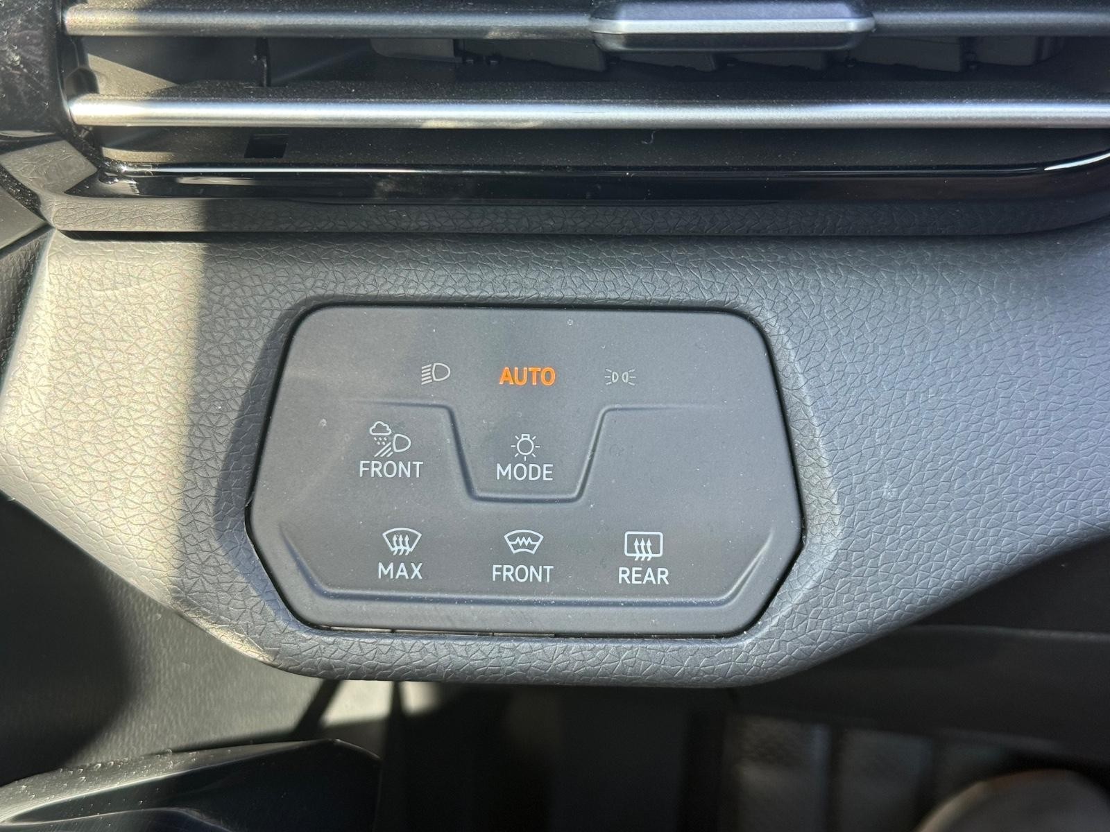 Volkswagen ID.4 Vehicle Image 21