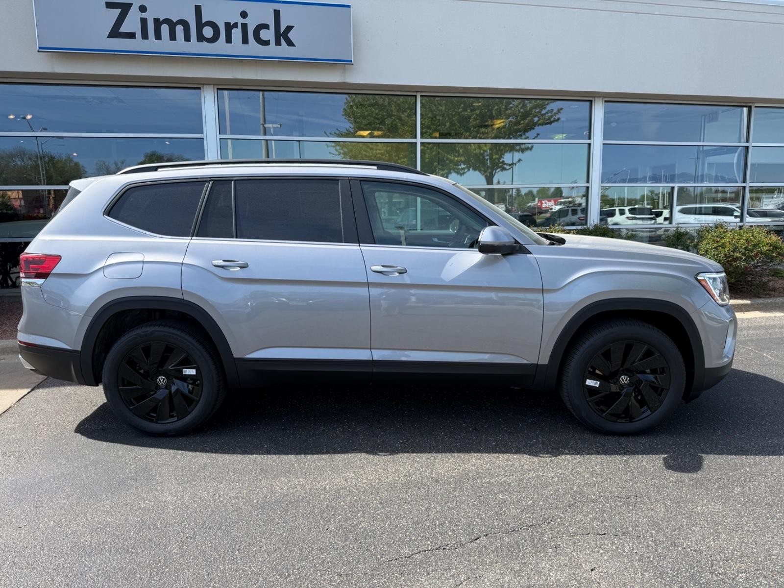 Volkswagen Atlas Vehicle Image 02
