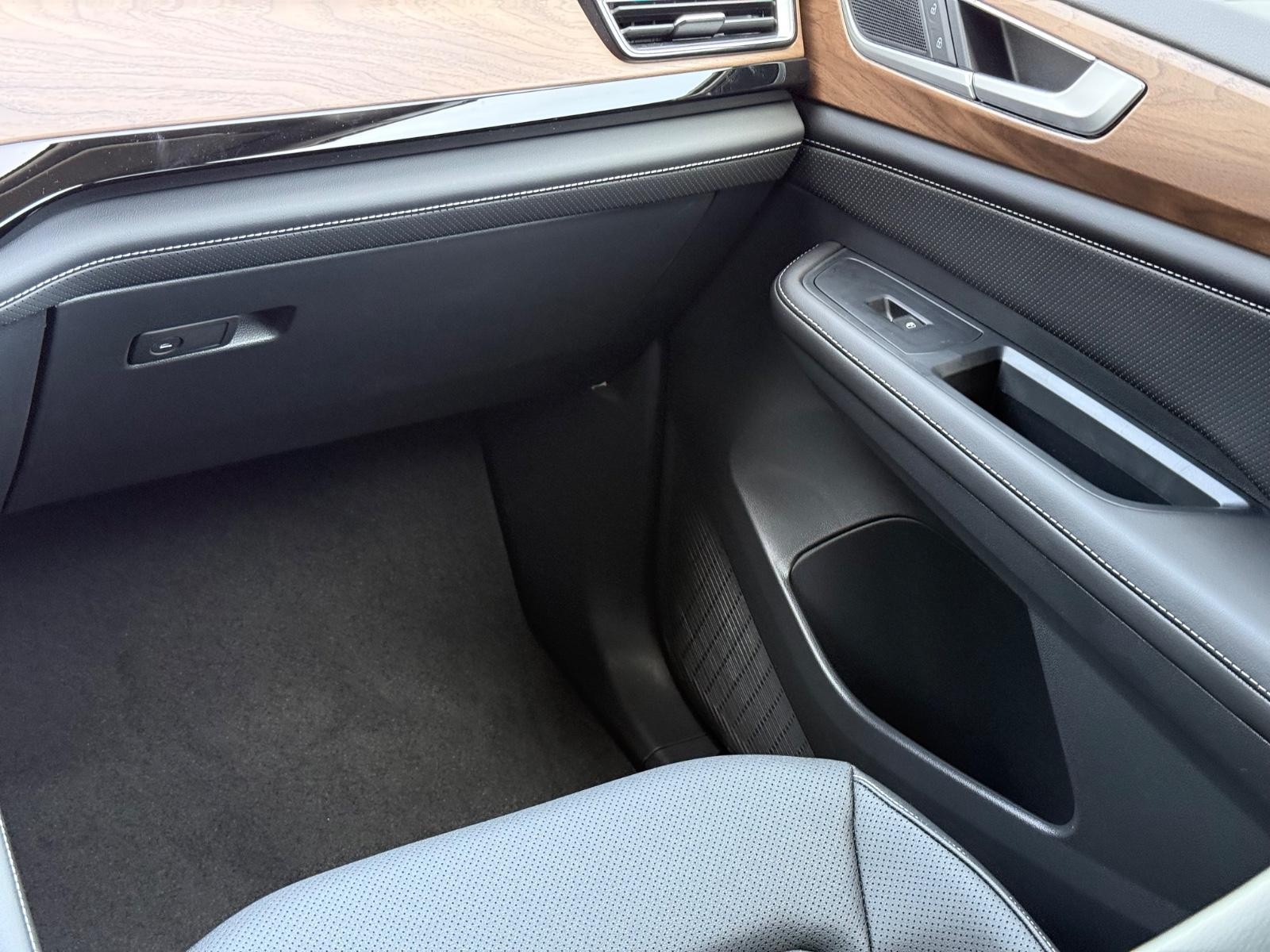 Volkswagen Atlas Vehicle Image 11
