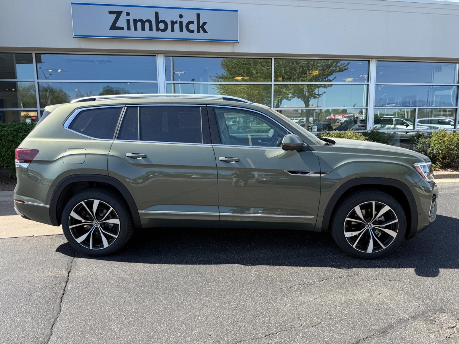 Volkswagen Atlas Vehicle Image 02