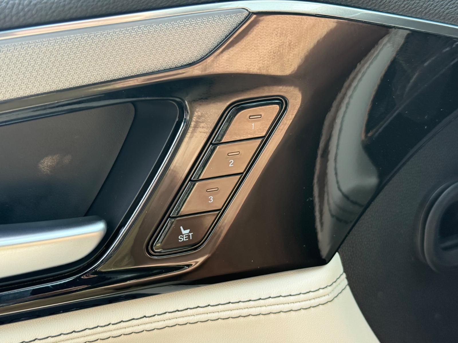 Acura MDX Vehicle Image 11