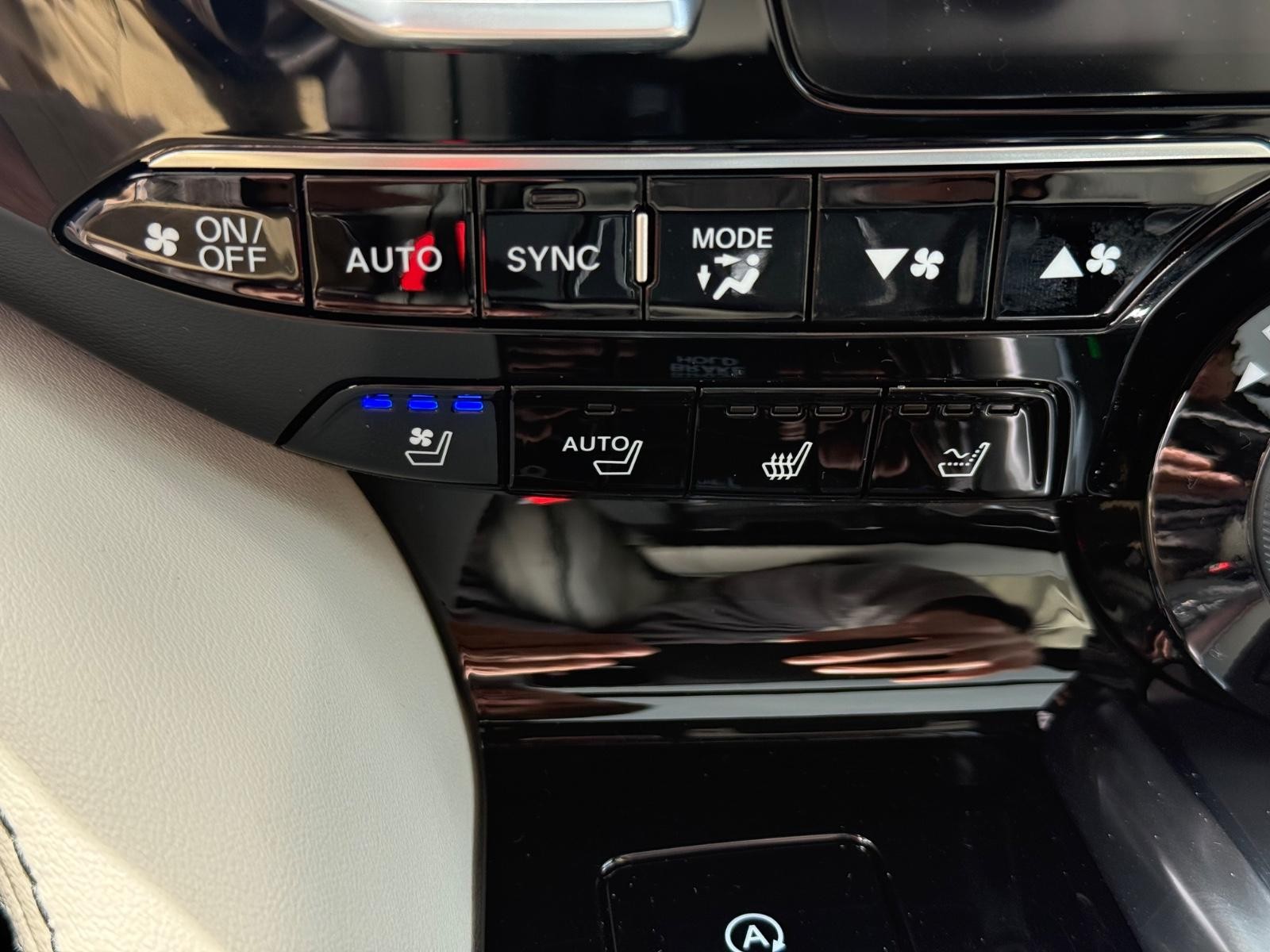 Acura MDX Vehicle Image 15
