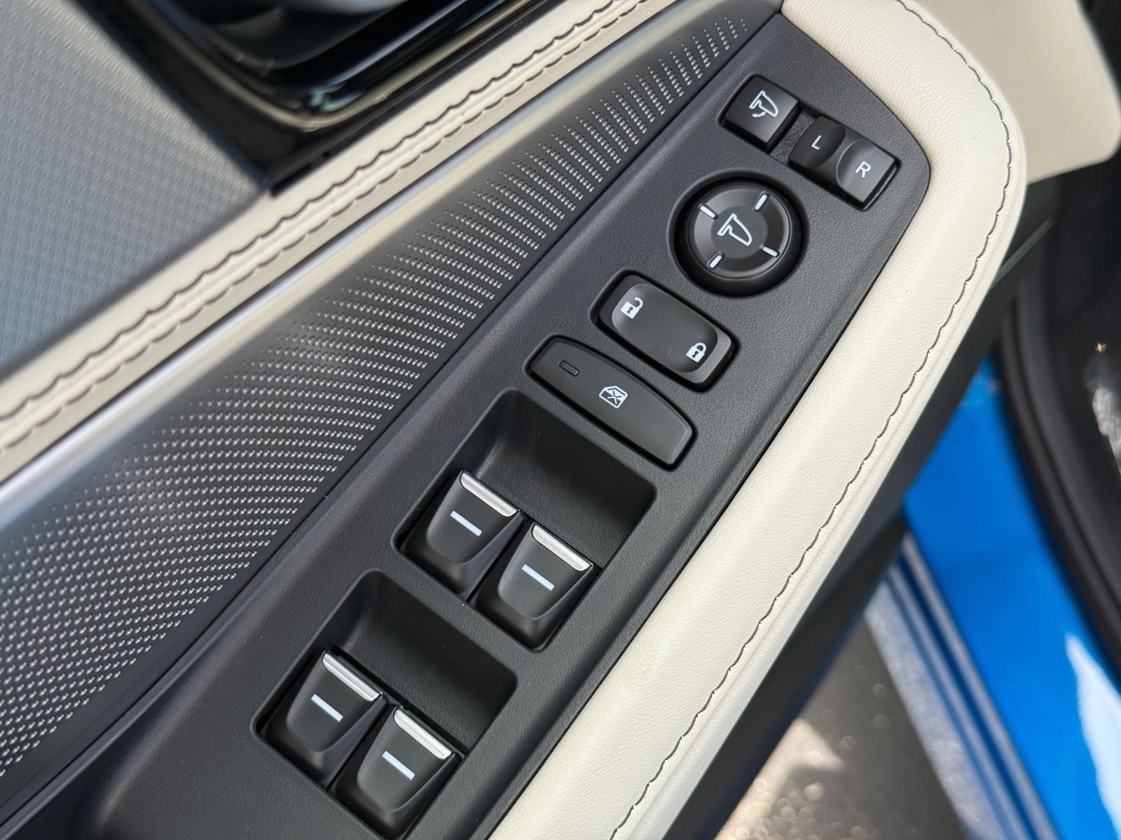 Acura MDX Vehicle Image 16