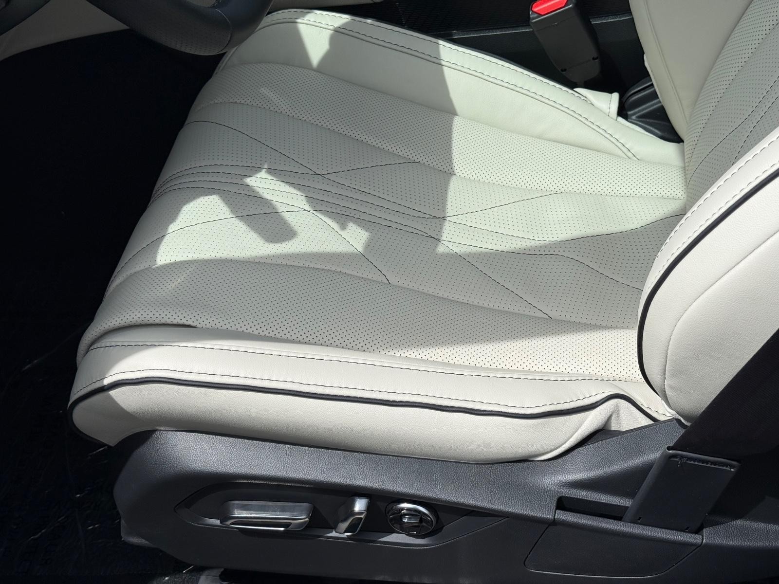 Acura MDX Vehicle Image 17
