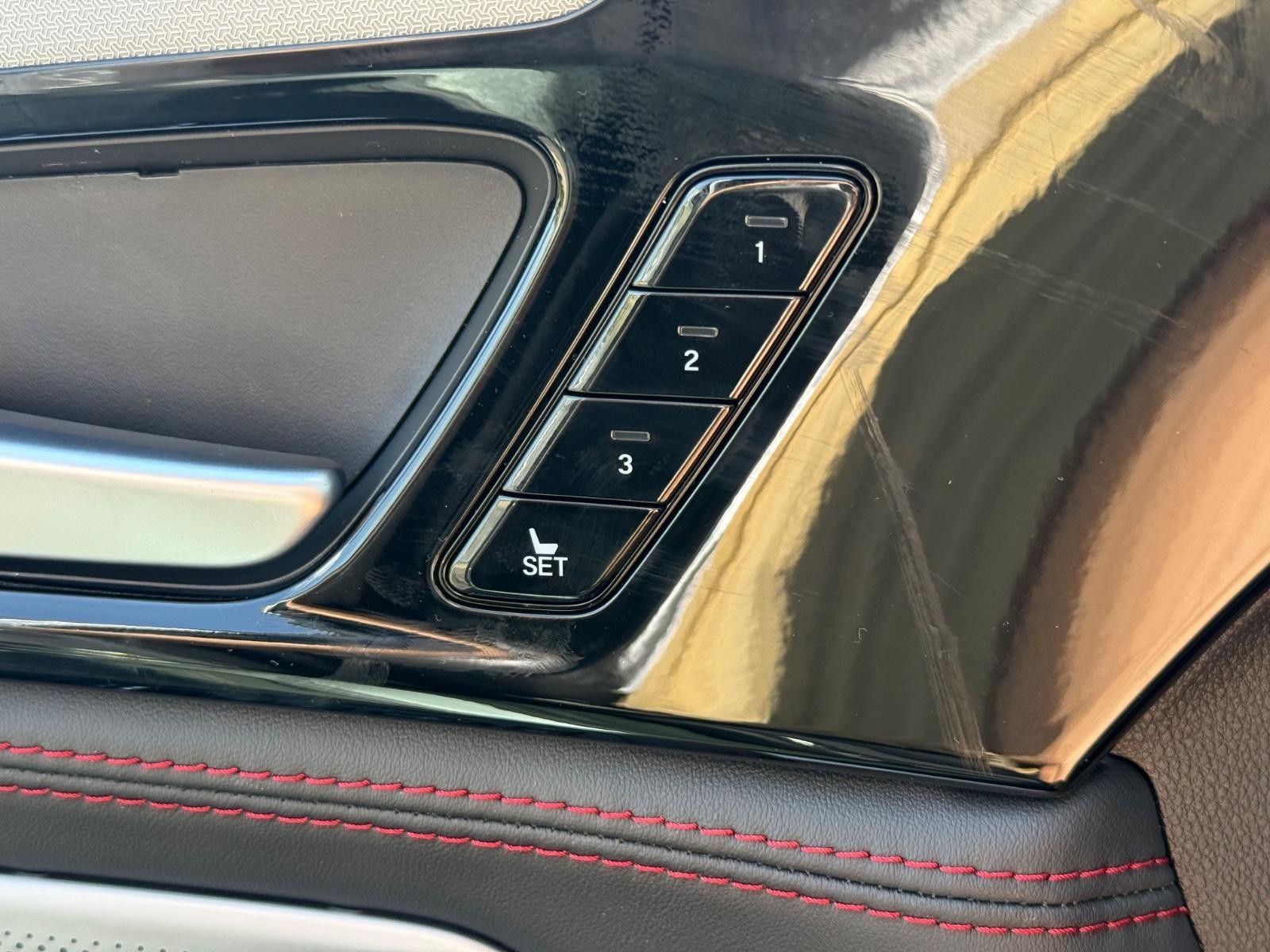Acura MDX Vehicle Image 11
