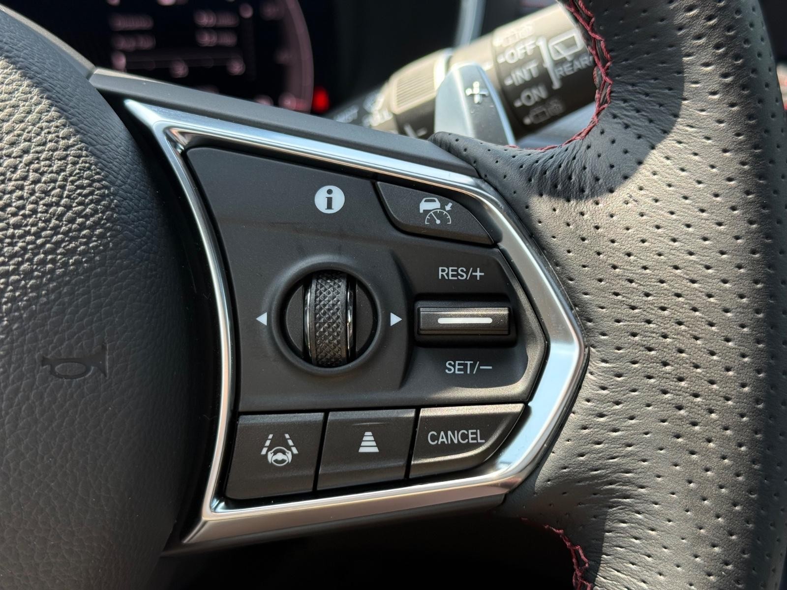 Acura MDX Vehicle Image 13