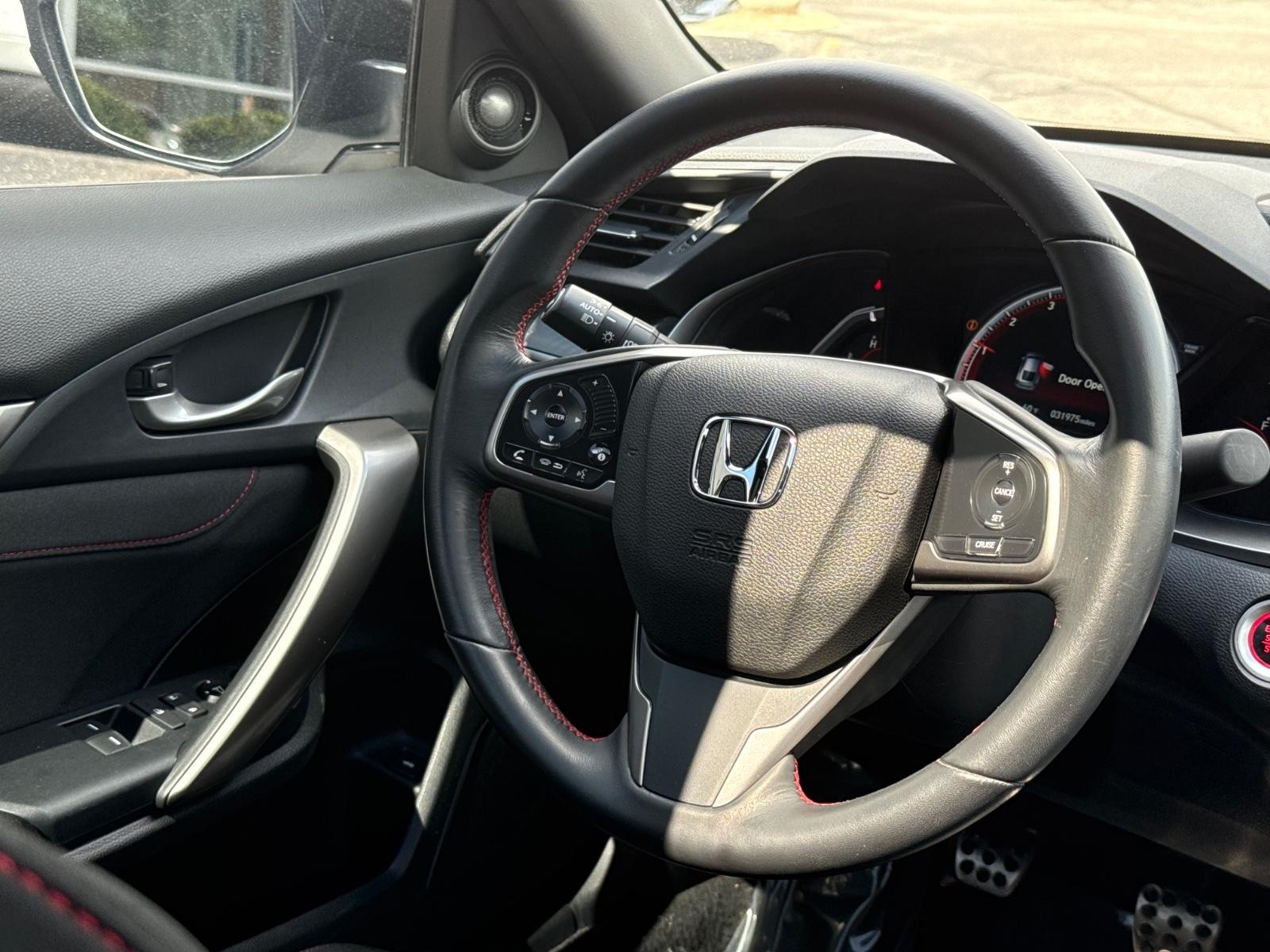 Honda Civic Si Coupe Vehicle Image 14