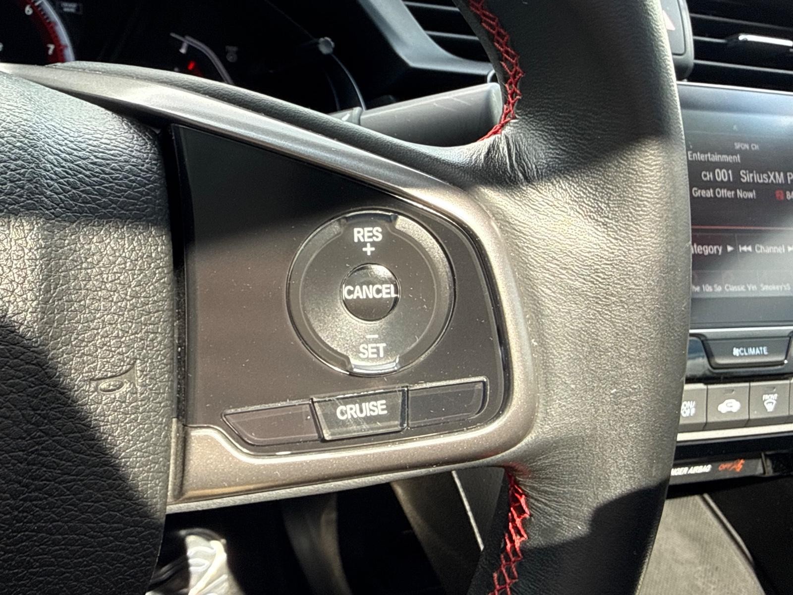Honda Civic Si Coupe Vehicle Image 18
