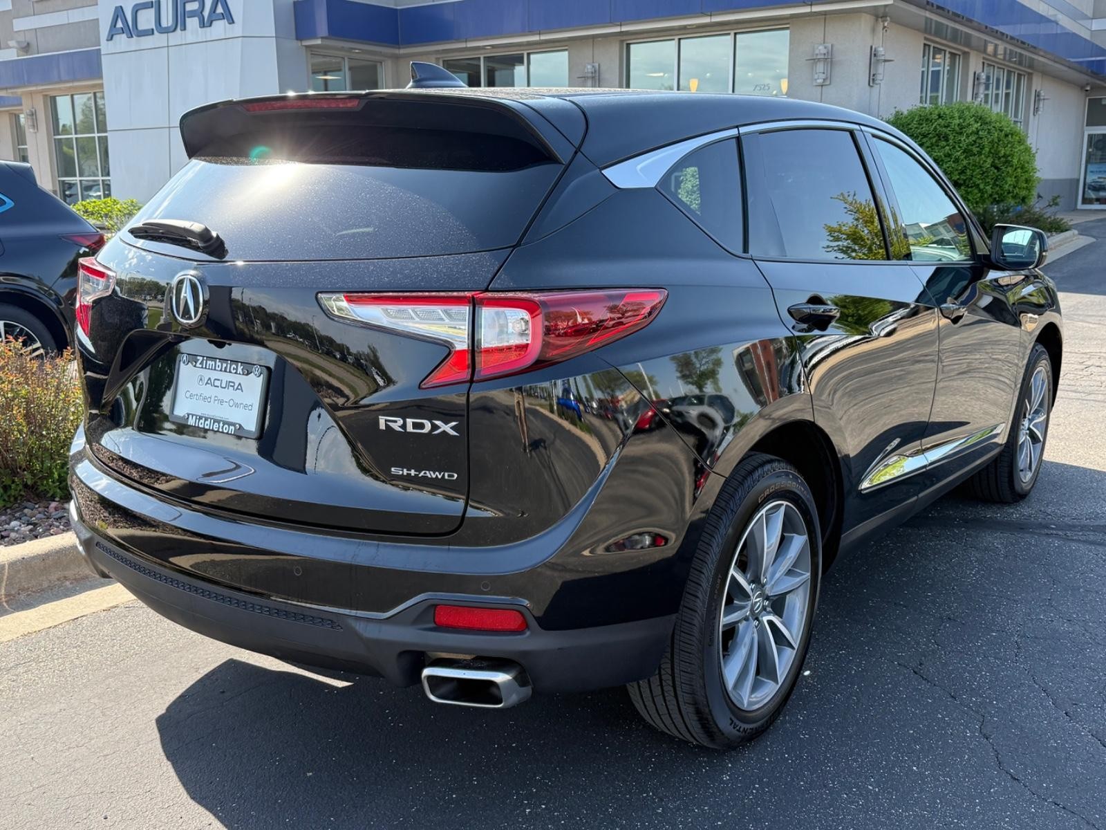 Acura RDX Vehicle Full-screen Gallery Image 03