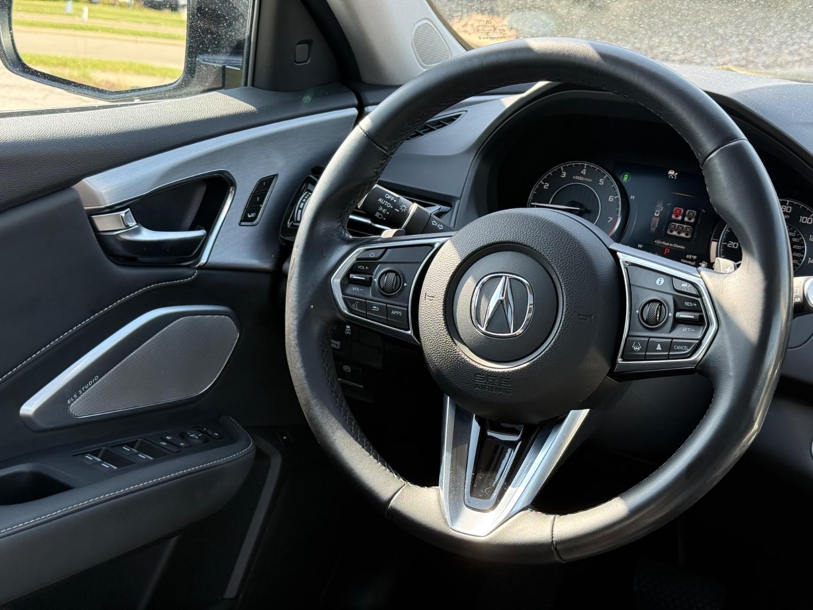 Acura RDX Vehicle Full-screen Gallery Image 14
