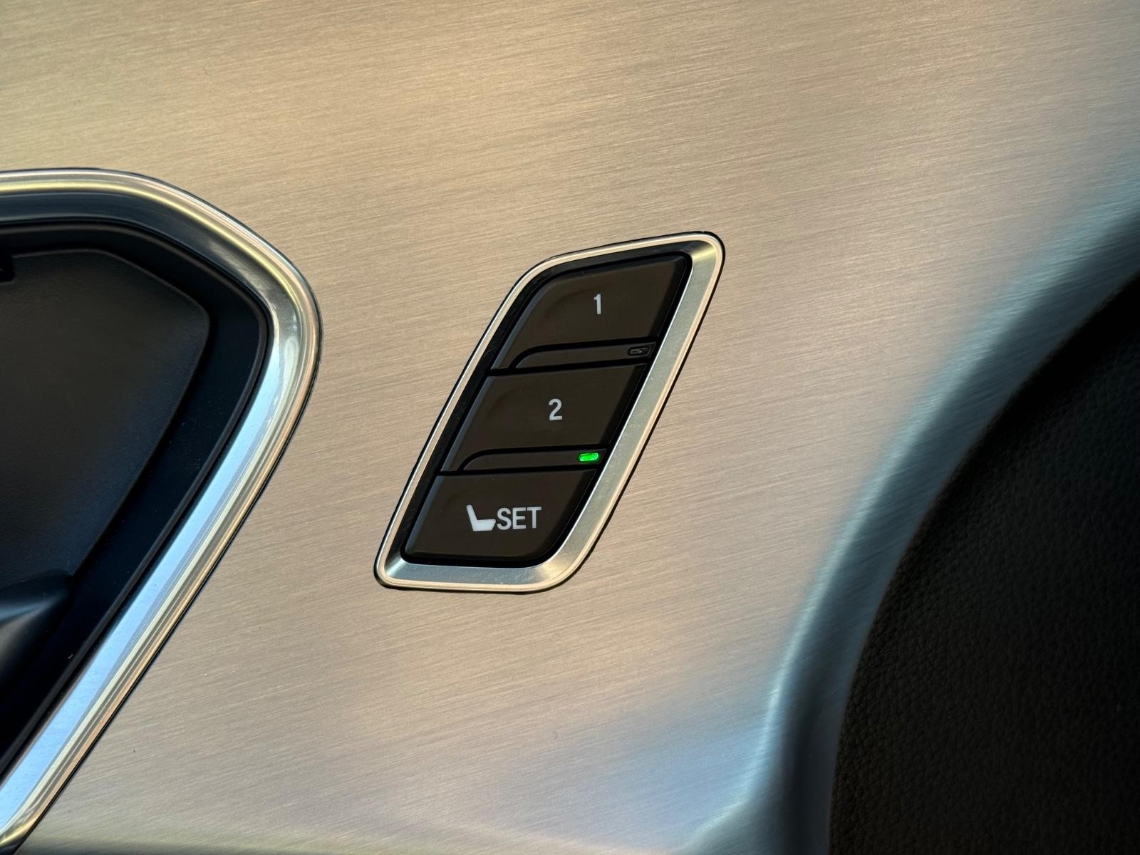 Acura RDX Vehicle Full-screen Gallery Image 16