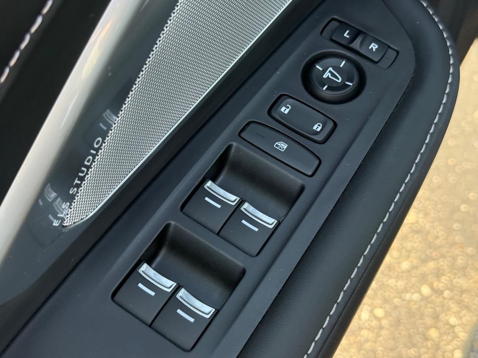 Acura RDX Vehicle Full-screen Gallery Image 22