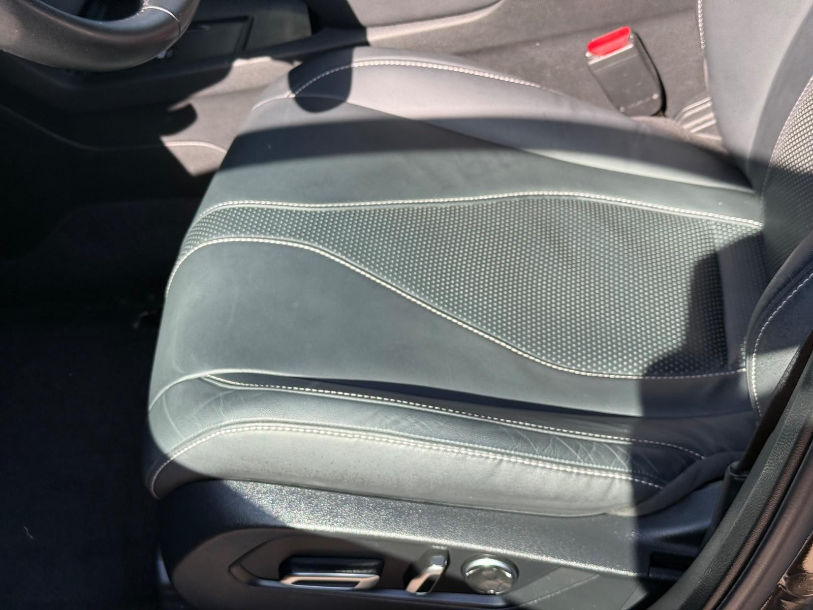 Acura RDX Vehicle Full-screen Gallery Image 23