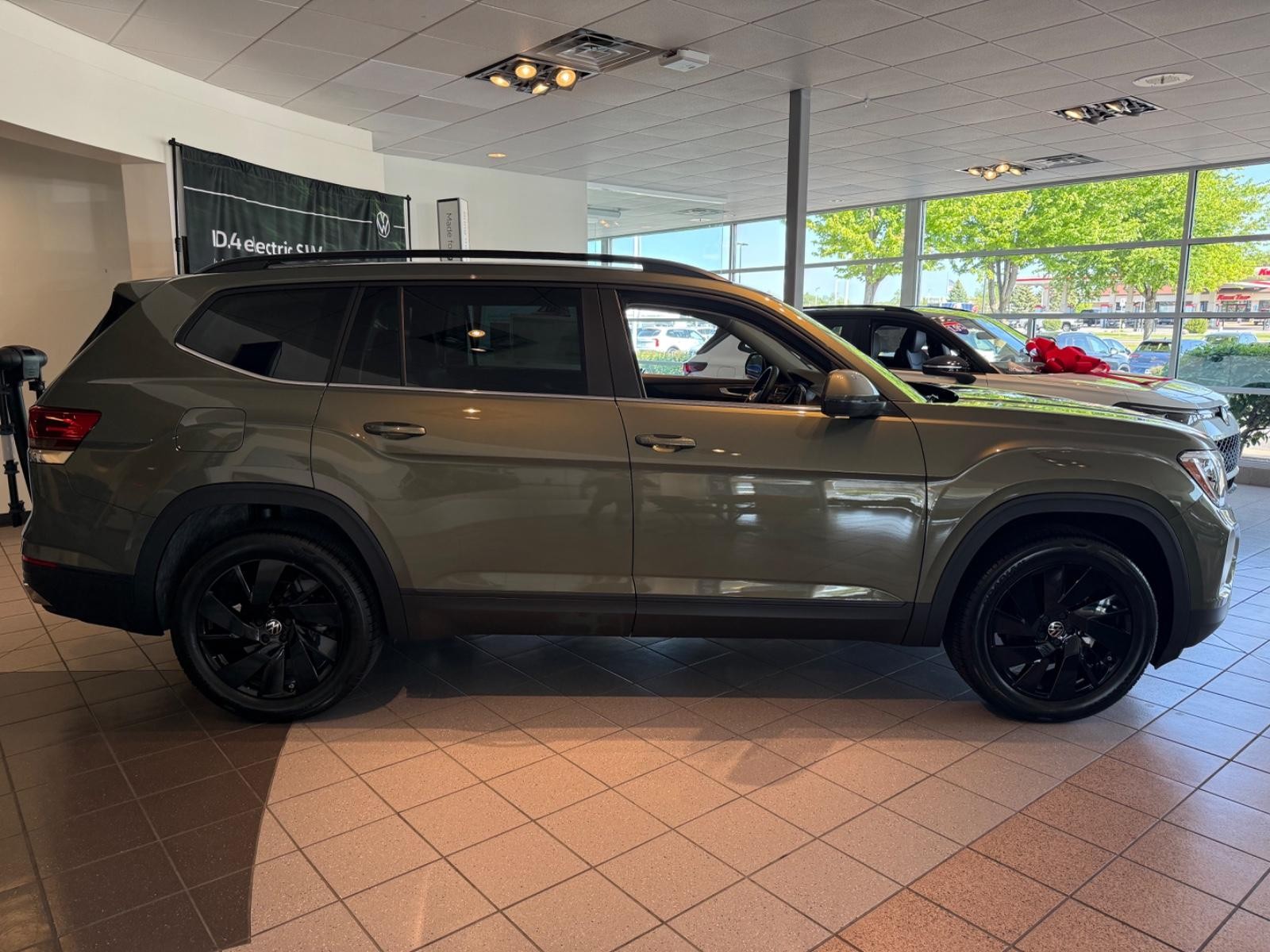Volkswagen Atlas Vehicle Image 02
