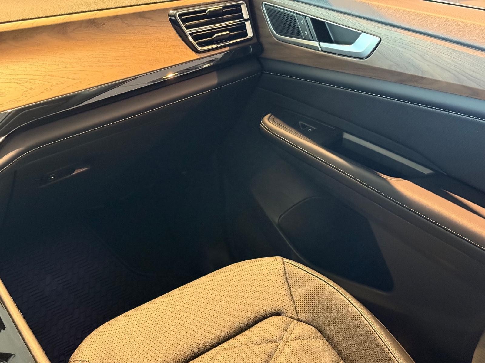 Volkswagen Atlas Vehicle Image 11