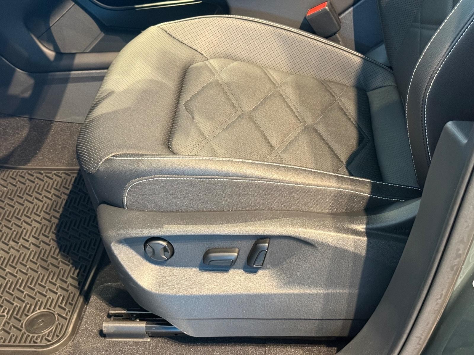 Volkswagen Atlas Vehicle Image 16