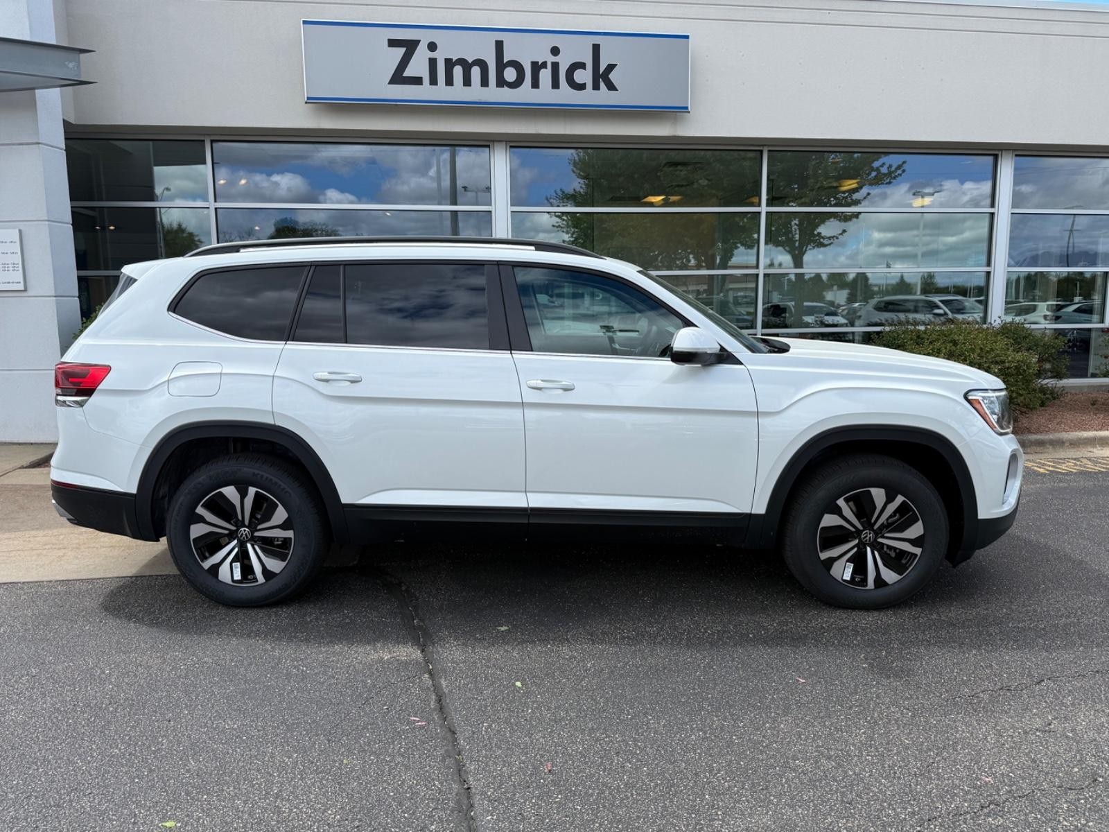 Volkswagen Atlas Vehicle Image 02
