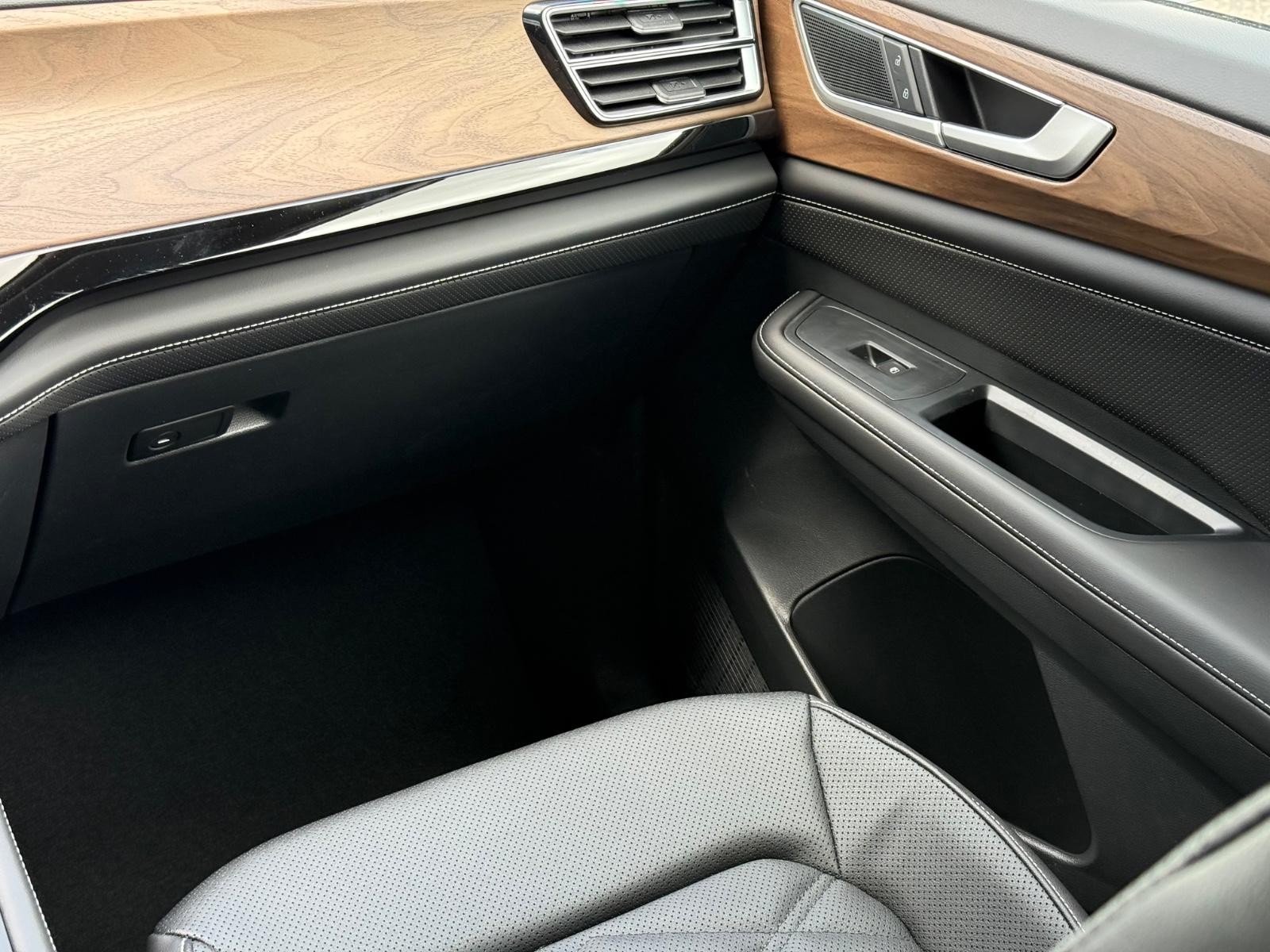 Volkswagen Atlas Vehicle Image 10