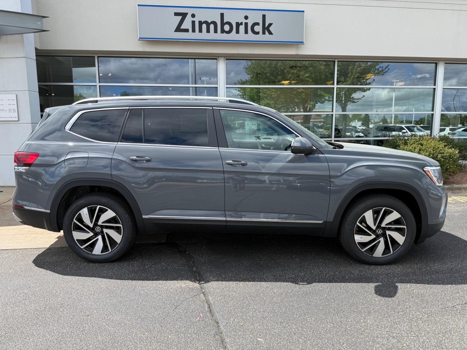 Volkswagen Atlas Vehicle Image 02