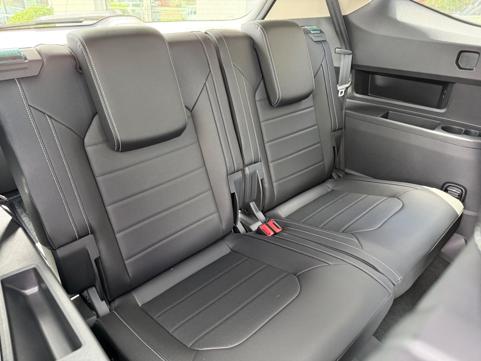 Volkswagen Atlas Vehicle Image 05