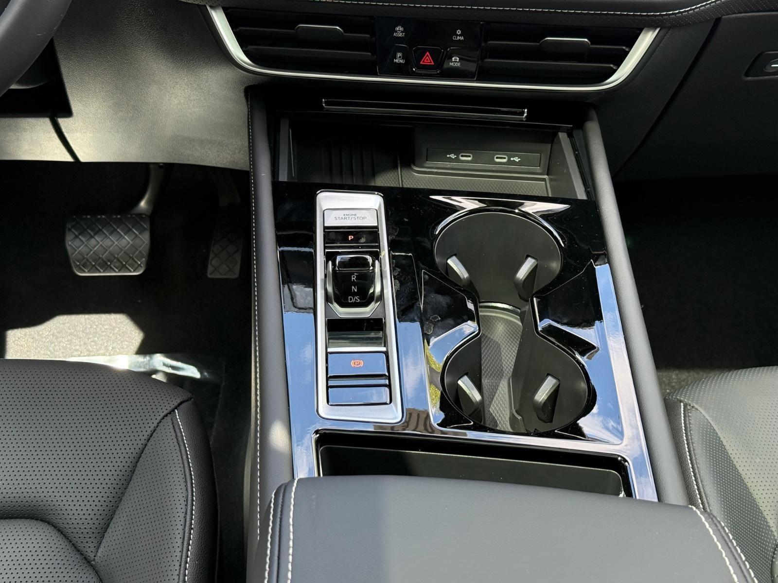 Volkswagen Atlas Vehicle Image 08