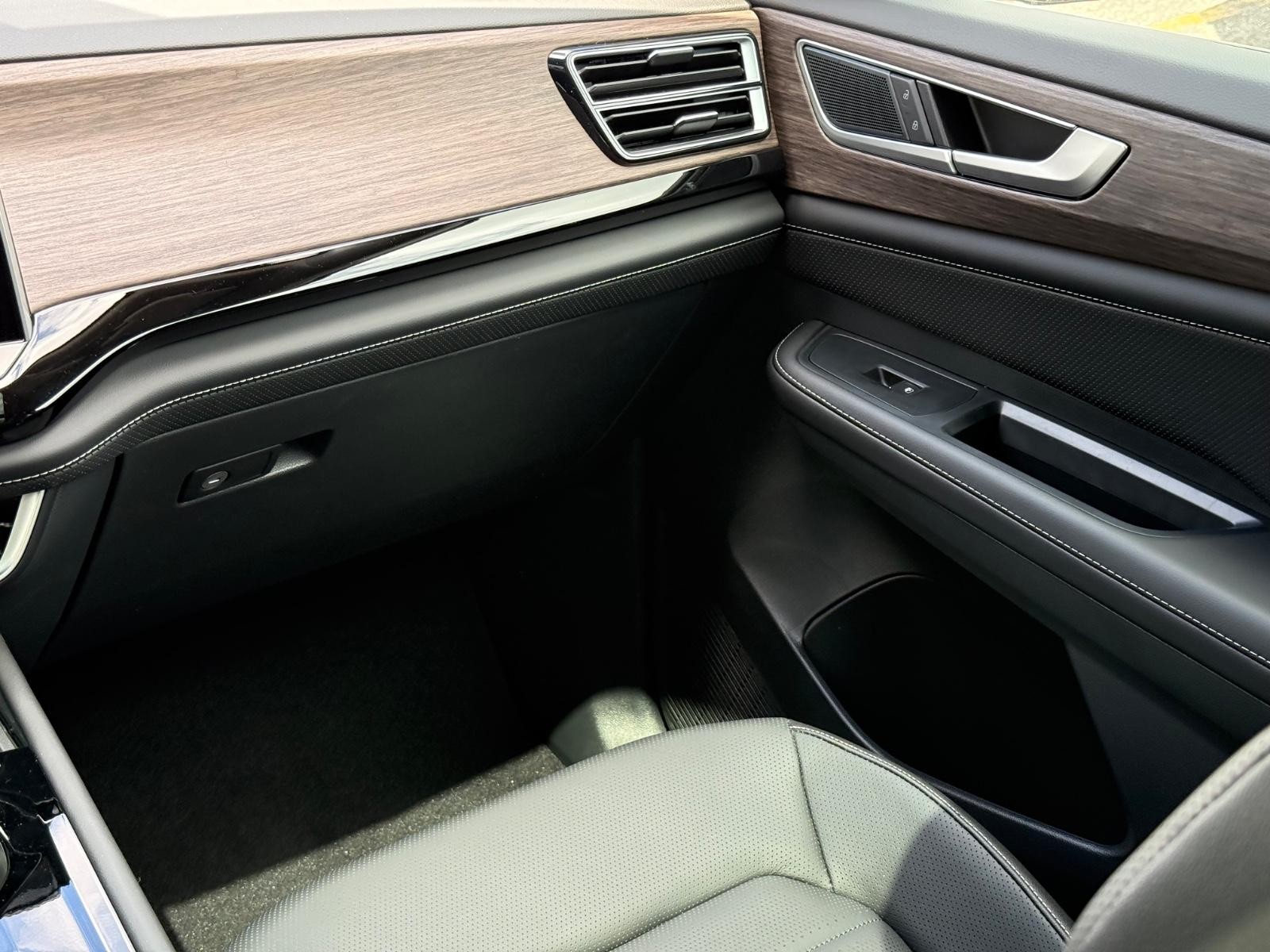 Volkswagen Atlas Vehicle Image 10