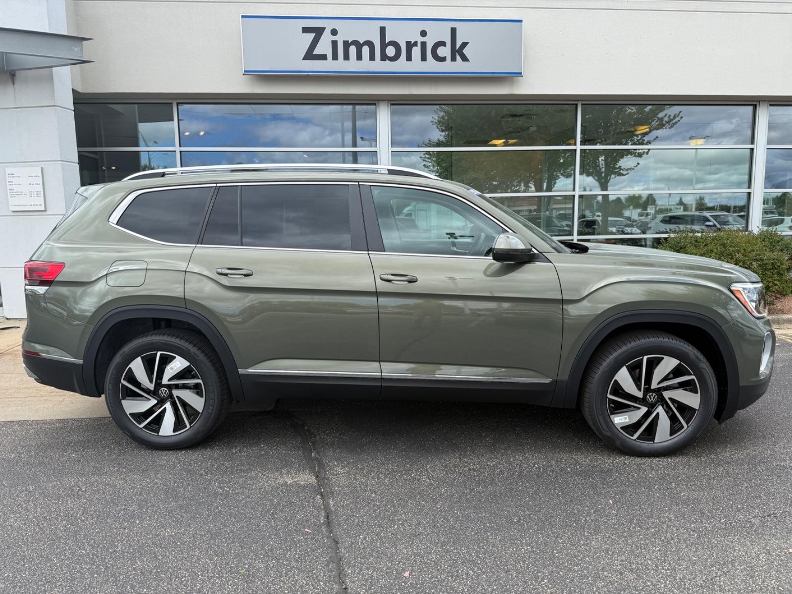 Volkswagen Atlas Vehicle Image 02