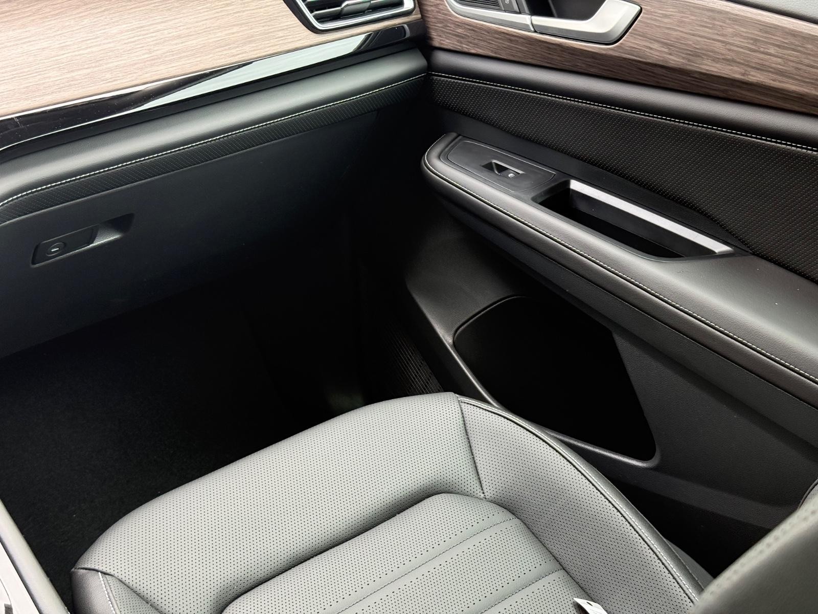 Volkswagen Atlas Vehicle Image 11