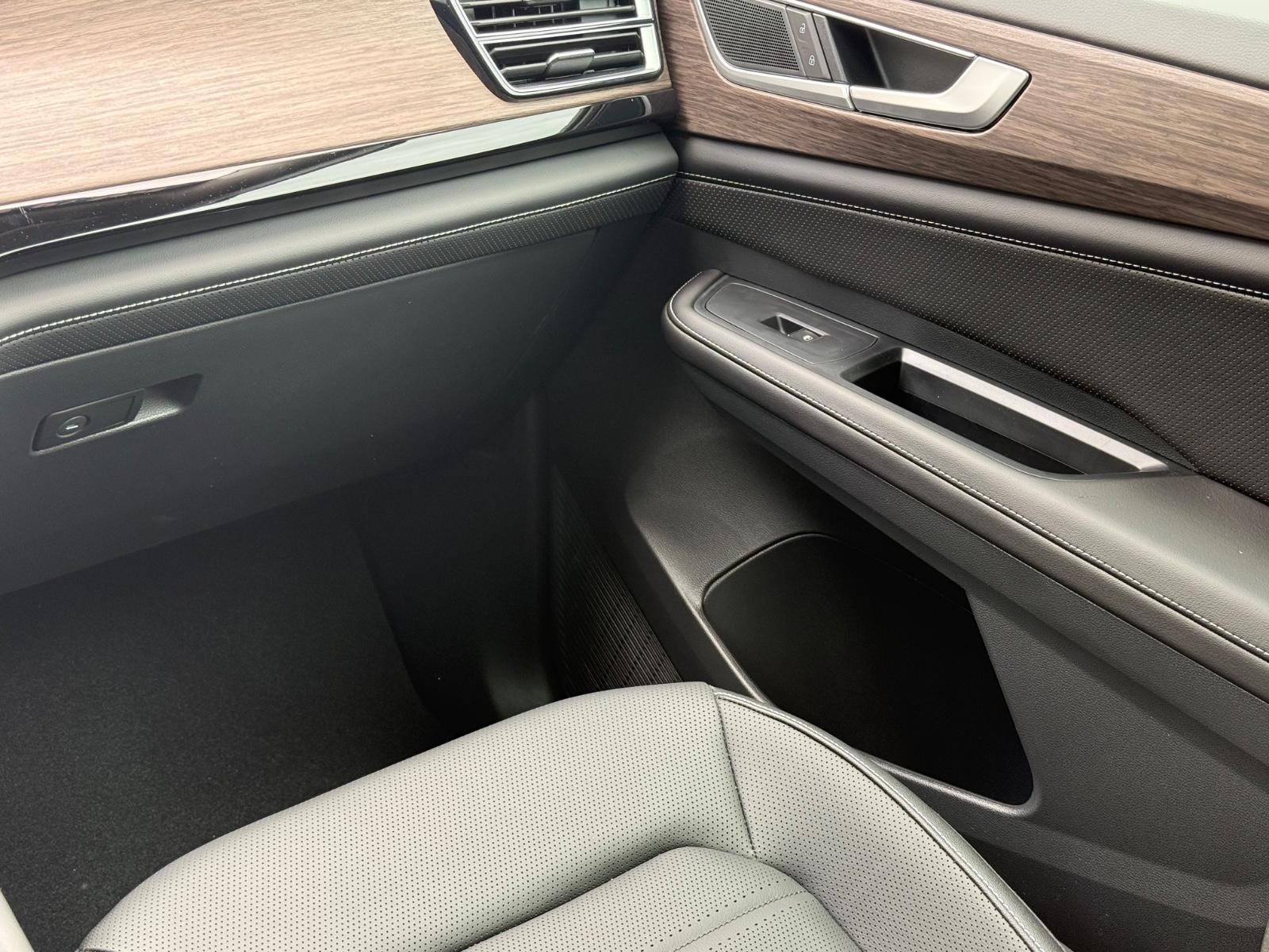Volkswagen Atlas Vehicle Image 12