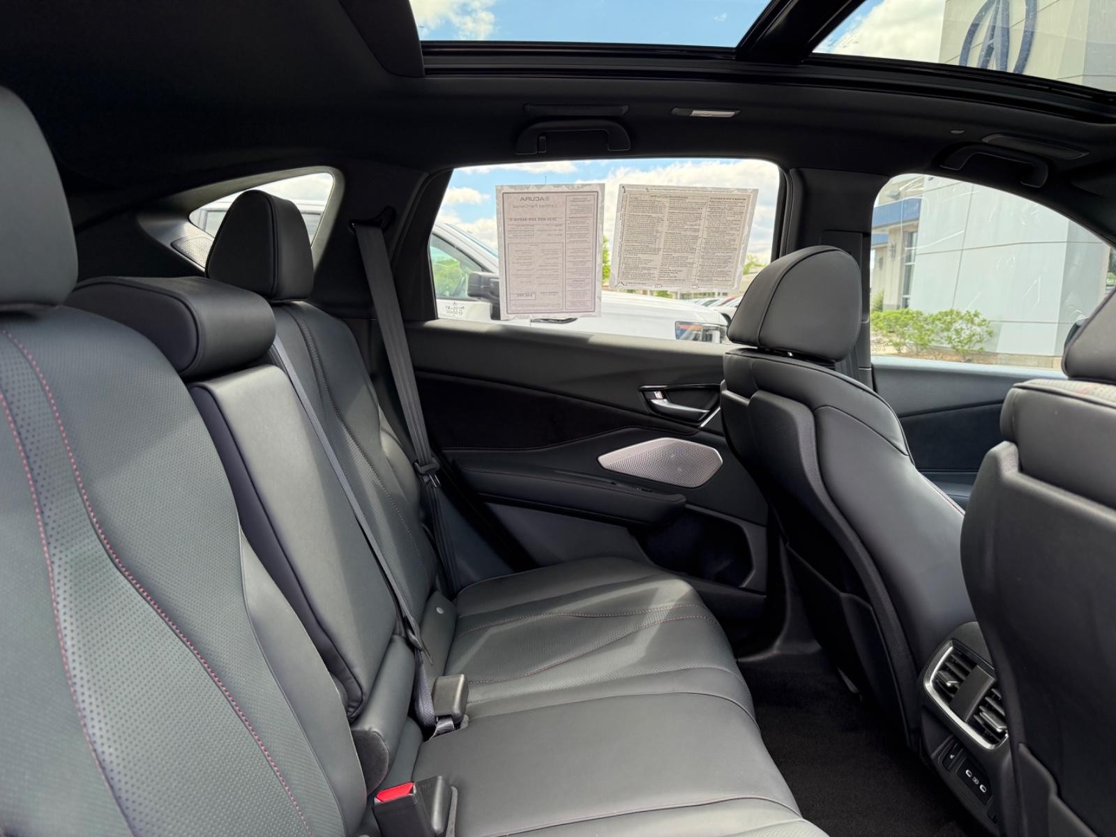 Acura RDX Vehicle Full-screen Gallery Image 10