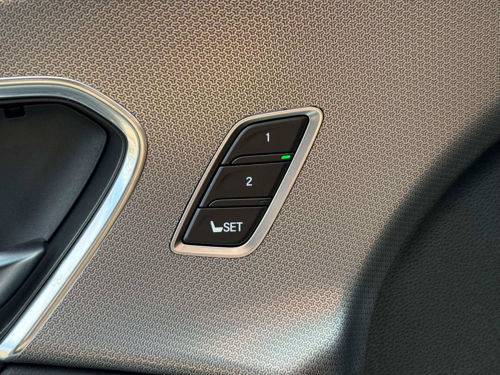 Acura RDX Vehicle Full-screen Gallery Image 16