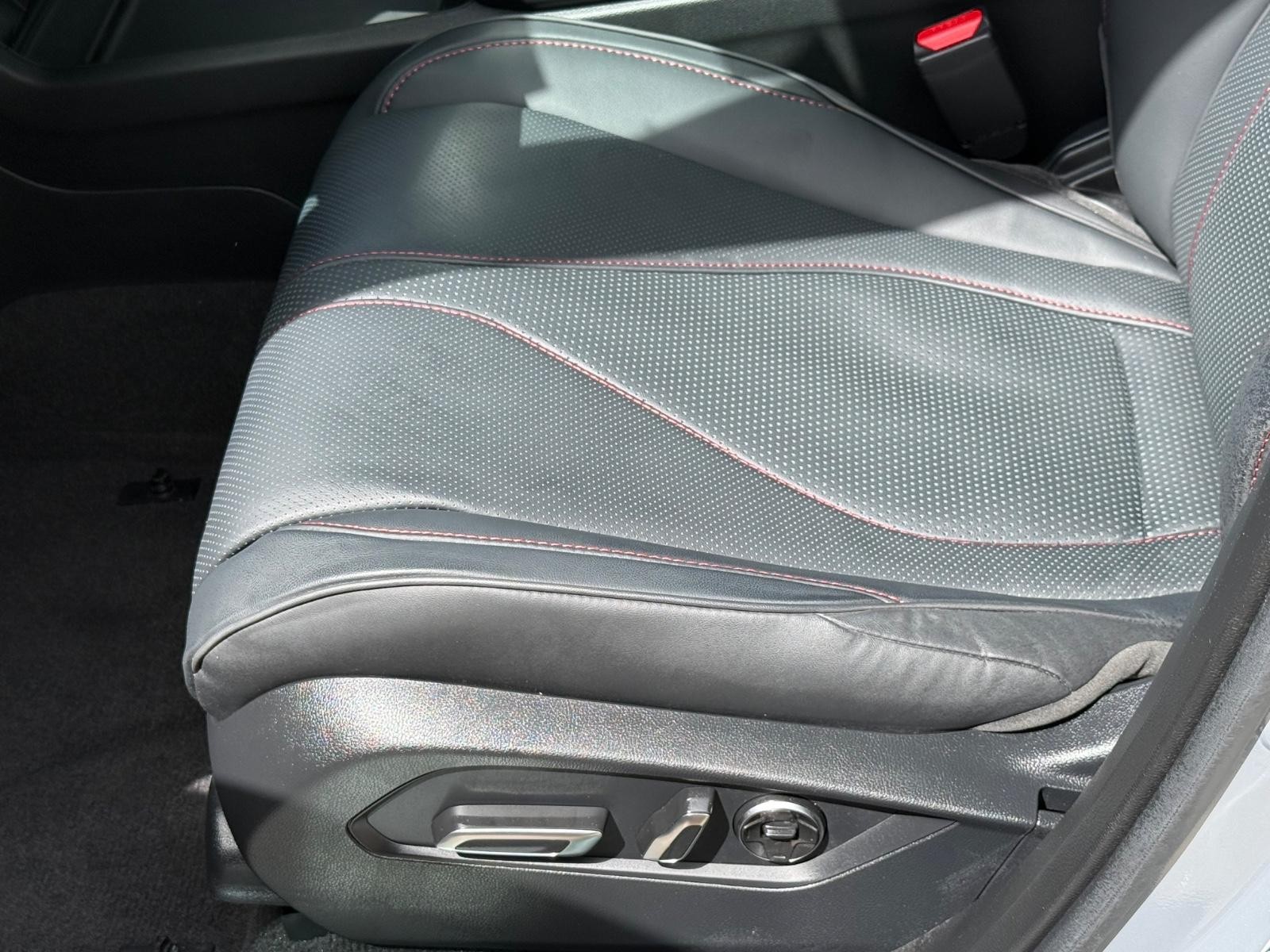 Acura RDX Vehicle Full-screen Gallery Image 23